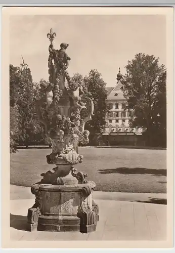 (57743) Foto AK Fulda, Schlossgarten, Floravase vor der Orangerie