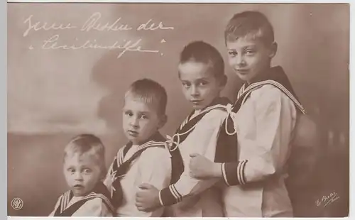 (57354) Foto AK Söhne Kronprinz Wilhelms von Preußen, um 1914