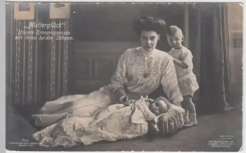 (57344) Foto AK Kronprinzessin Cecilie und Söhne, um 1908