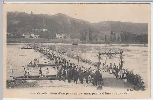 (57331) AK Militaria, Pontonbrücke, Parade, franz. Soldaten, vor 1910