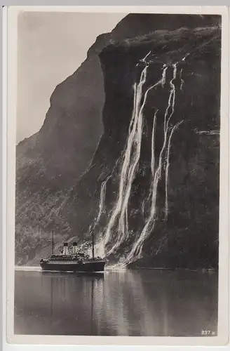 (56937) Foto AK Geirangerfjord, Sieben Schwestern m. Passagierdampfer, vor 1945