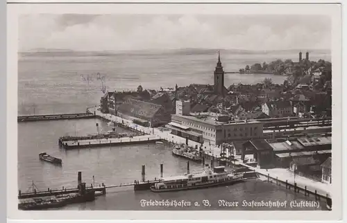 (56548) Foto AK Friedrichshafen, Neuer Hafenbahnhof (Luftbild), 1942