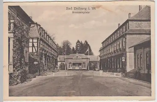 (56200) AK Bad Driburg, Brunnenplatz, aus Leporello 1930