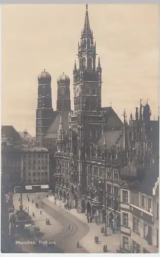 (55789) Foto AK München, Frauenkirche, Neues Rathaus, Marienplatz, v. 1945