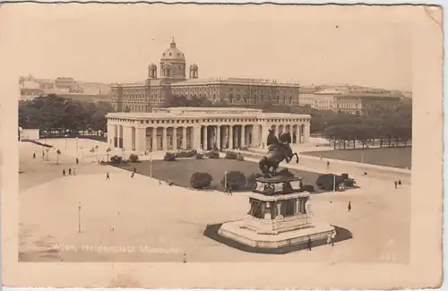 (55322) Foto AK Wien, Heldenplatz, Museum, Burgtor 1941