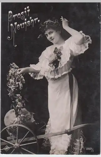 (50517) Foto AK Prosit Neujahr, junge Frau, 1911