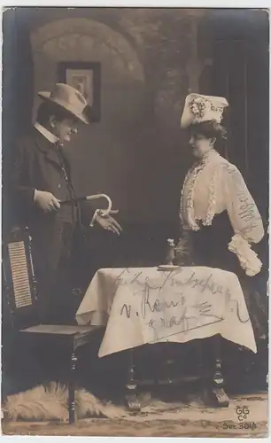 (50506) Foto AK Paar am Tisch, Kabinettfoto, 1906