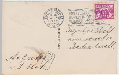 (50476) Foto AK niederl. Grußkarte, Dame m. Brief u. Blumen, coloriert, 1930