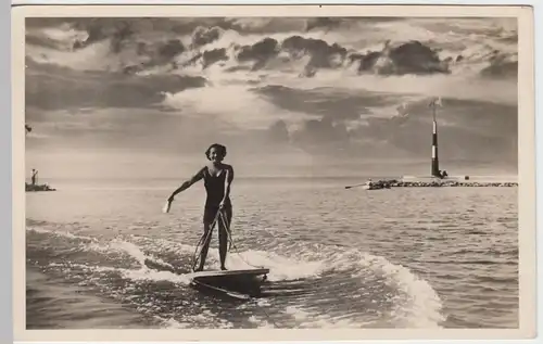 (49711) Foto AK Balaton (Plattensee), Wassersportlerin, 1935