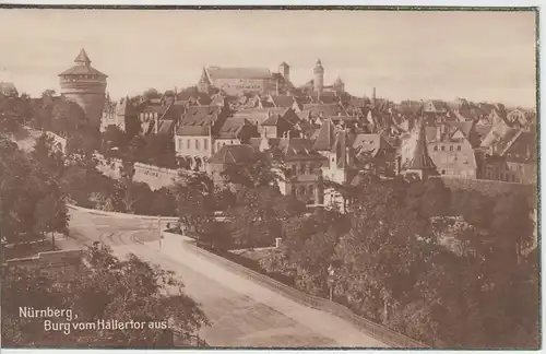 (48974) Foto AK Nürnberg, Burg vom Hallertor aus, vor 1945