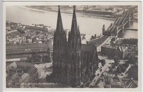 (47554) Foto AK Köln, Dom, Hauptbahnhof, Messegelände, Luftbild 1930