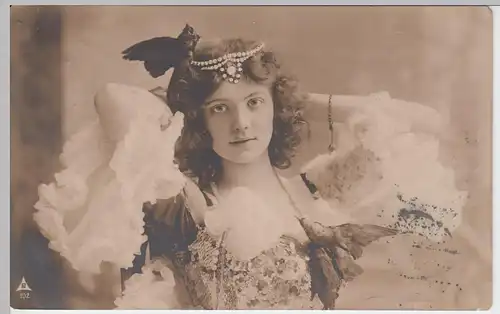 (47036) Foto AK junge Frau im Paillettenkleid und Vögeln 1908