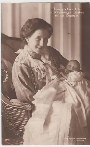 (47035) Foto AK Herzogin Viktoria Luise zu Braunschweig mit Erbprinz 1914