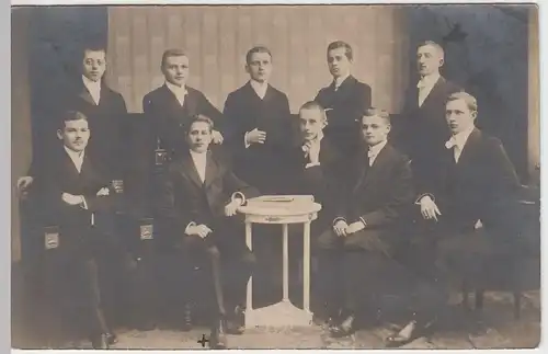 (46655) Foto AK junge Burschen, Studenten, Kabinettfoto 1909