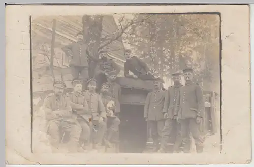 (46276) Foto AK 1.WK Soldaten vor einem Unterstand, 1915