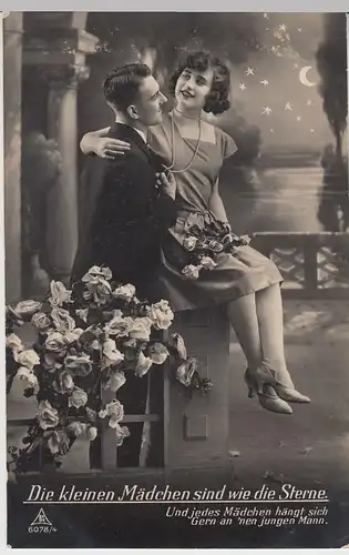 (46193) Foto AK Pärchen "Die kleinen Mädchen sind wie die Sterne", vor 1945