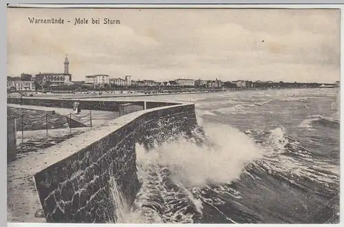 (45235) AK Warnemünde, Mole bei Sturm, 1925