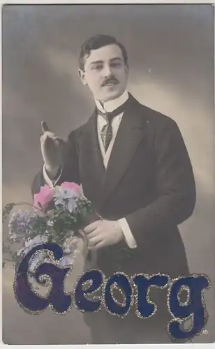 (45125) Foto AK junger Mann mit Blumen mit Name "Georg", um 1911