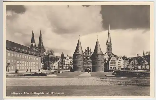 (43549) Foto AK Lübeck, Marienkirche, Holstentor, Petrikirche 1937-45