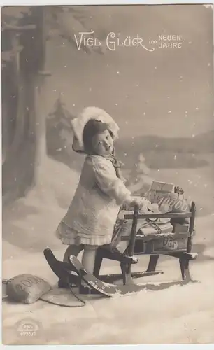 (43188) Foto AK Neujahr, Mädchen mit Schlitten voll Geschenke 1912