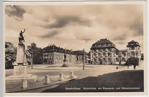 (41674) Foto AK Saarbrücken, Schlossplatz, Bismarck- u. Ulanendenkmal