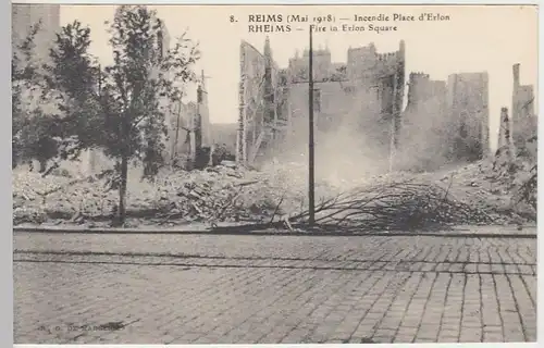 (40323) AK 1.WK Reims, brennendes Gebäude i. Place d'Erlon, Mai 1918