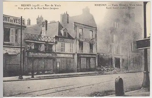 (40321) AK 1.WK Reims, brennende Gebäude i.d. Rue de Vesle, 1918