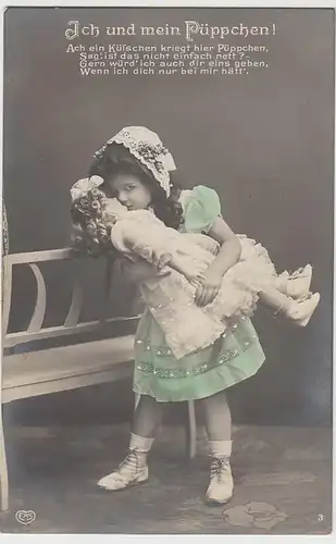 (38460) AK Mädchen küsst Puppe >Ich und mein Püppchen< 1910