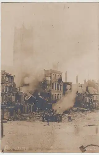 (38165) Foto AK Péronne, 1.WK, soeben eingestürztes Gebäude, 6.8.1916