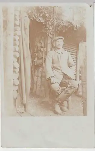 (36527) Foto AK 1.WK Soldat am Unterstand, Feldpost 1915