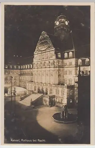 (36079) Foto AK Kassel, Rathaus bei Nacht, vor 1945