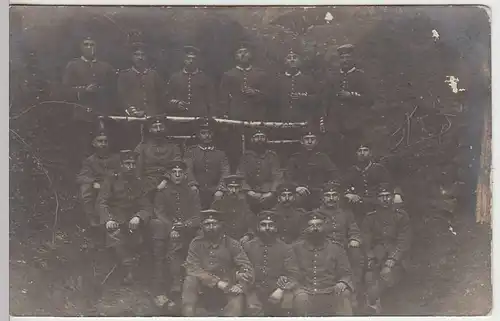 (35748) Foto AK 1.WK Soldaten vor und auf kleiner Brücke, Feldpost 1915