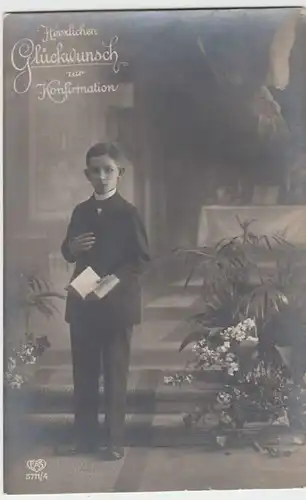 (34801) Foto AK Konfirmation, Junge mit Buch, 1920er