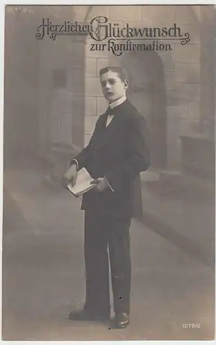 (34800) Foto AK Konfirmation, Junge mit Buch, 1922
