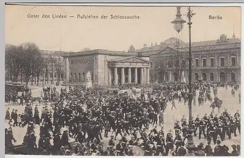 (34203) AK Berlin, Unter den Linden, Aufziehen d. Schloßwache, 1918