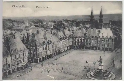(34181) AK Charleville-Mézières, Ducale Platz, Feldpost 1916