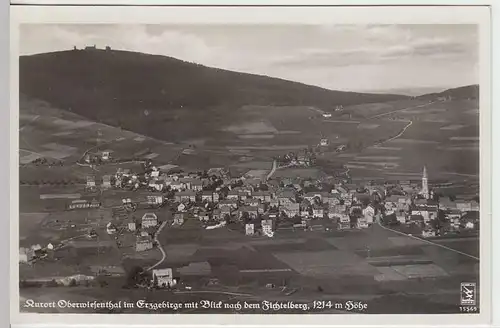 (34033) Foto AK Oberwiesenthal, Ortsblick mit Fichtelberg, SST 1938