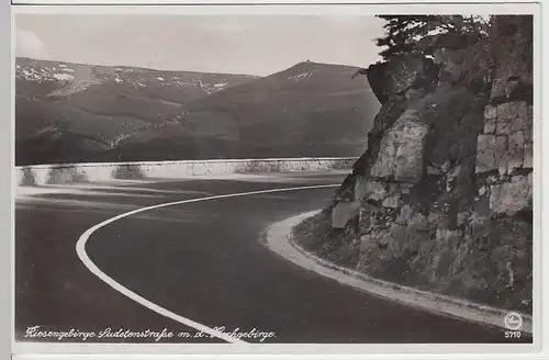 (33288) Foto AK Riesengebirge, Krkonose, Sudetenstraße, vor 1945