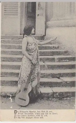 (32902) AK "Die Sängerin schweigt, das Lied ist aus", Frau m. Gitarre, vor 1945