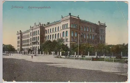 (32374) AK Schleswig, Regierungsgebäude, vor 1945