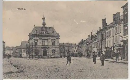 (32353) AK Militaria, Deutsche Soldaten in Attigny, 1914-18