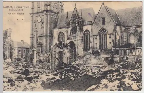 (32002) AK Rethel (F), Trümmerfeld vor der Kirche, Feldpost 1915