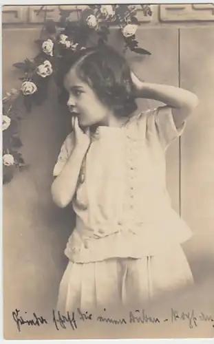 (29826) AK Mädchen unterm Rosenzweig 1924