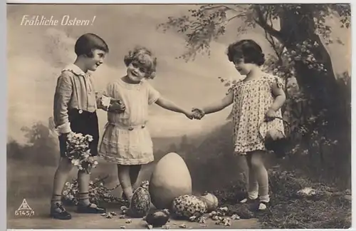 (29584) AK Grußkarte Ostern, Kinder mit Eier u. Blumen 1929