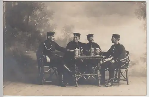 (27527) Foto AK Soldaten bei Umtrunk 1905