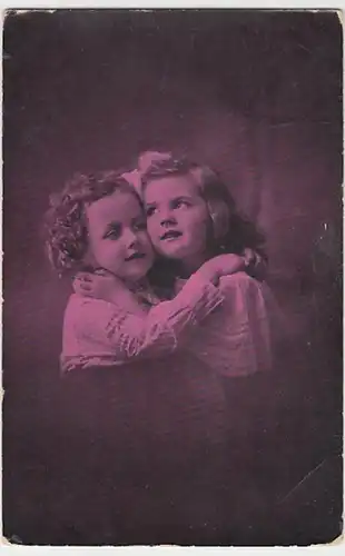 (26501) AK Kinder umarmen sich, vor 1945
