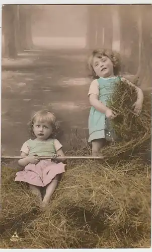 (26449) Foto AK Kinder im Heu 1907