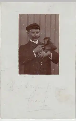 (25680) Foto AK Mann mit Äffchen 1905