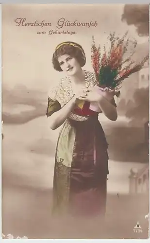 (25536) Foto AK Geburtstag, junge Frau mit Heidekraut 1912