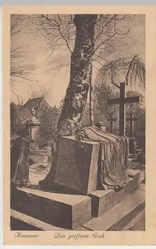 (25520) AK Hannover, Das geöffnete Grab 1913